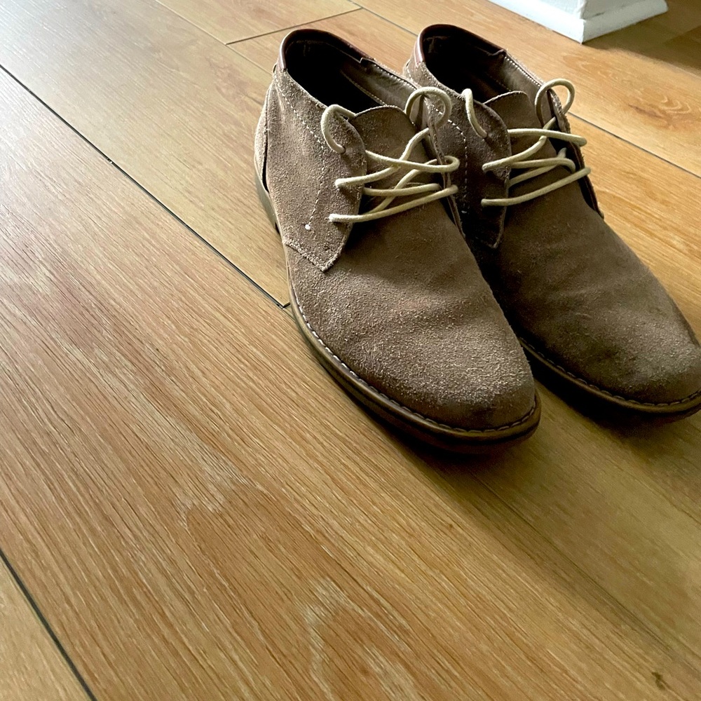 Mens 9.5 business casual shoe Sonoma